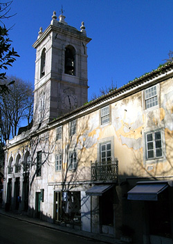 Torre do rel&oacute;gio, no centro da Vila